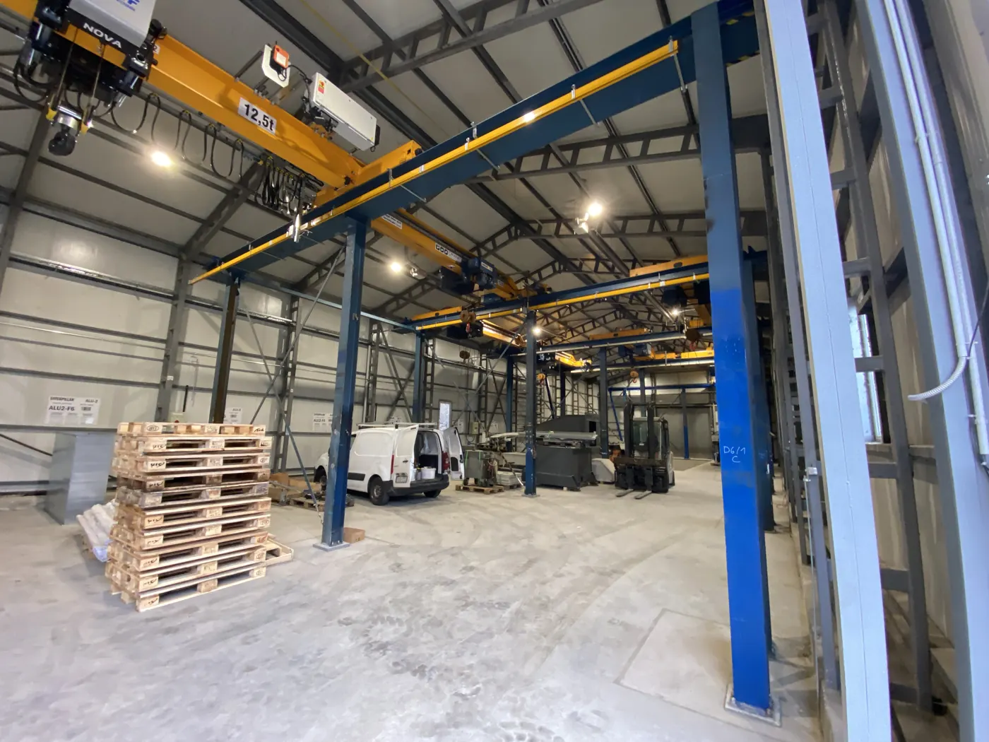 Caterpillar gyártócsarnok és portaépület, Gödöllő