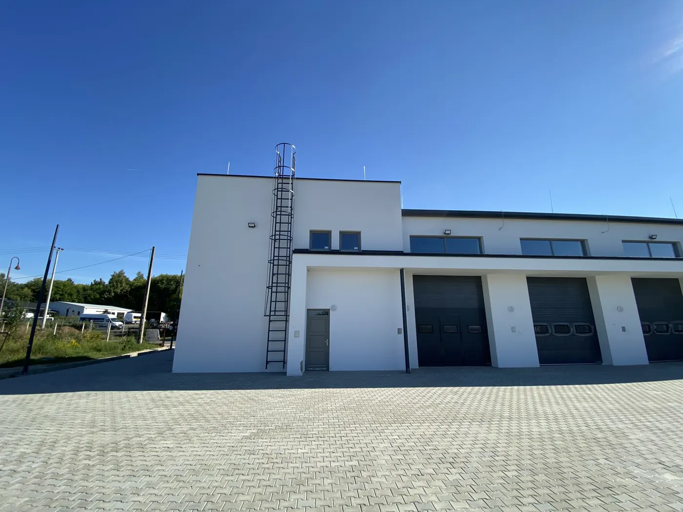 Logisztikai központ és irodaház – Ipari — logisztika, Veresegyház